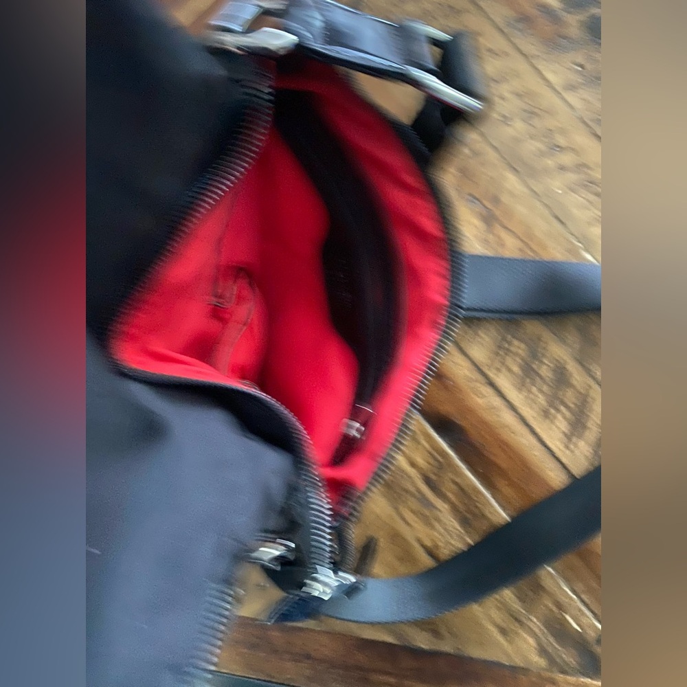 Black Crossbody Bag — Classic Everyday Carry - Picture 5 of 10